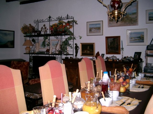 Petit déjeuner chambre d'Hôtes ferme Martigny